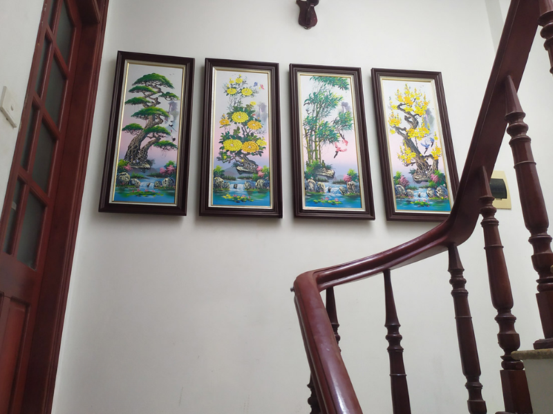 Lưu ý khi treo tranh cầu thang