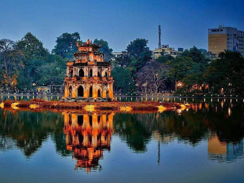 Tranh vẽ Hồ Gươm về đêm
