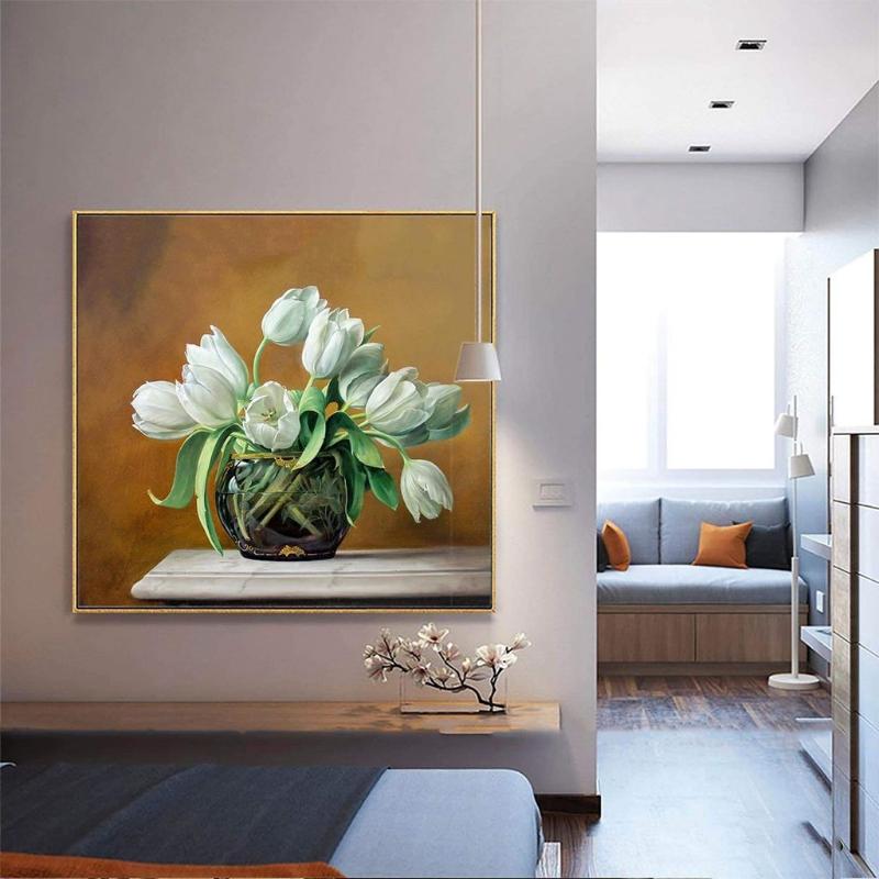 Tranh hoa tulip trắng trong bình thủy tinh phù hợp phong cách hiện đại