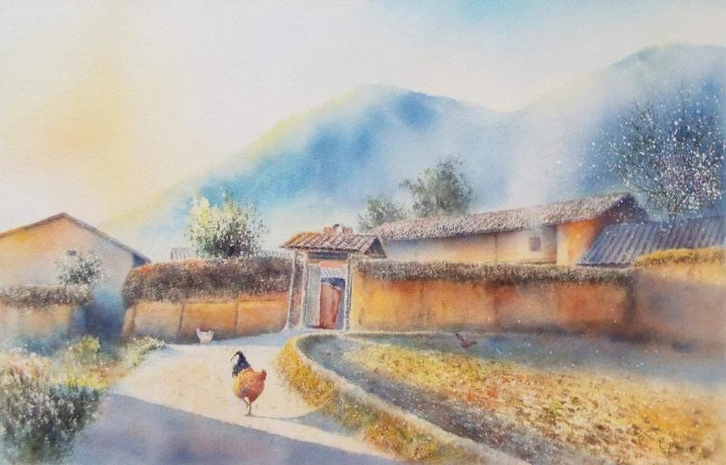 Khung cảnh làng quê mộc mạc, yên bình với mái nhà ngói đơn sơ, lũy tre xanh và một chú gà đang thong dong kiếm ăn