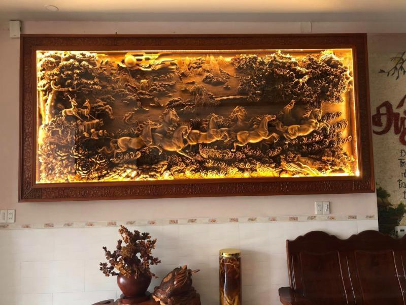 Mẫu tranh bát mã chất liệu gỗ