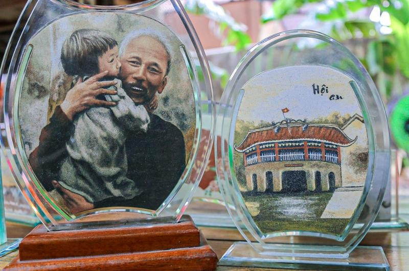Tranh cát bác hồ và phong cảnh hội an
