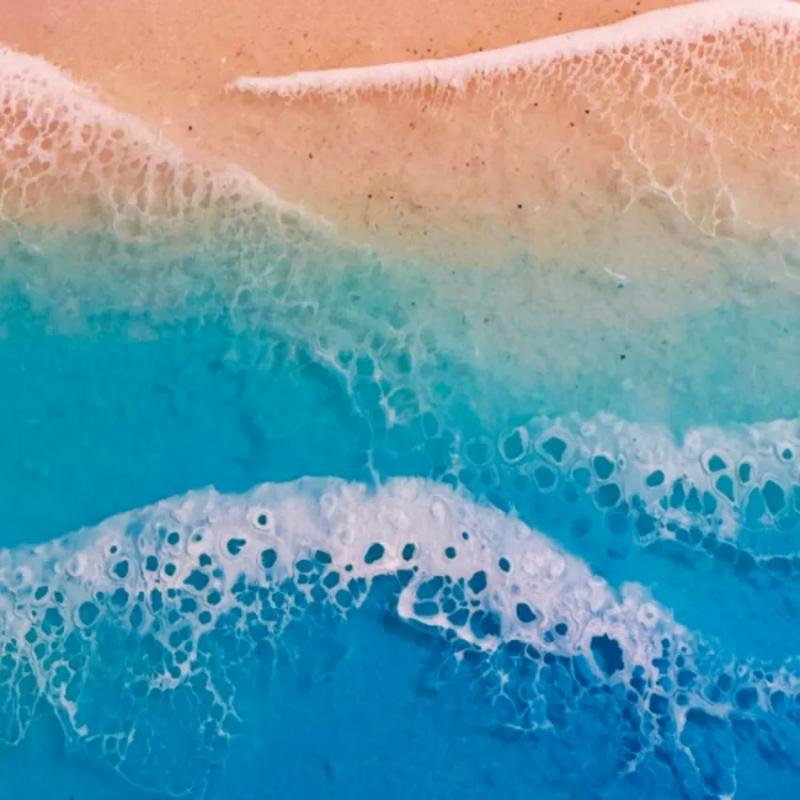 Tranh epoxy với chủ đề biển xanh và cát trắng nhẹ nhàng