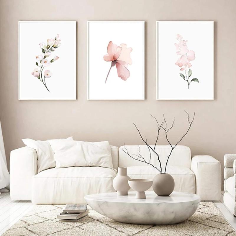 Những bức tranh in hoa lá màu nước với hiệu ứng màu sắc lãng mạn mang đến vẻ đẹp bình yên, thư thái cho không gian sống