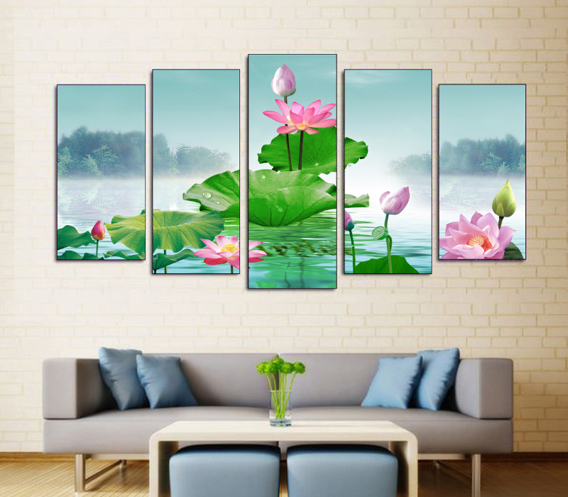 Bộ tranh kính 5 tấm với hình ảnh hoa sen trên mặt nước, thích hợp cho phòng khách