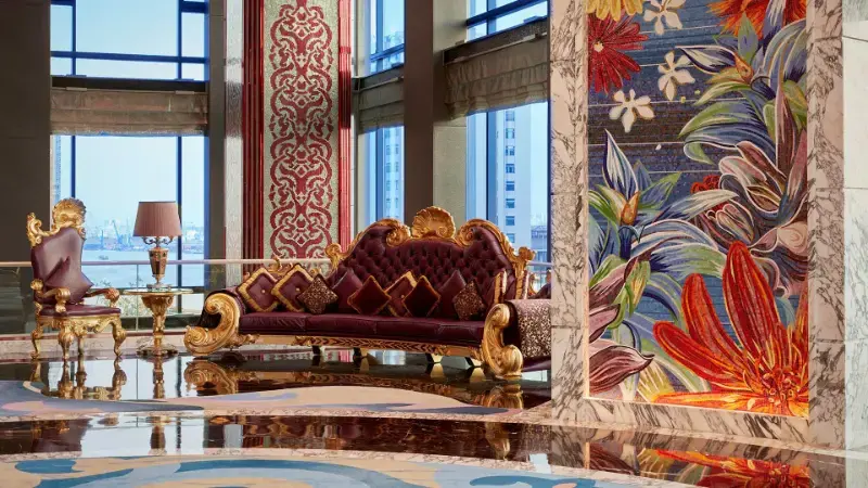 Tranh mosaic tạo điểm nhấn nghệ thuật ấn tượng tại sảnh khách sạn cao cấp