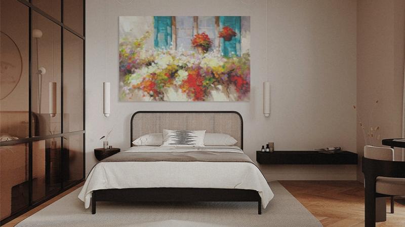 Bức tranh mang phong cách châu Âu cổ điển, lãng mạn phù hợp cho những phòng ngủ có không gian mở, nhiều ánh sáng.
