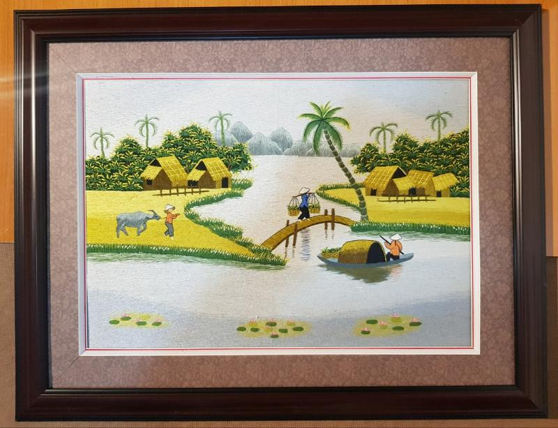 Tranh thêu truyền thống