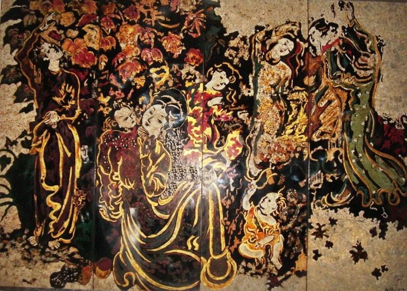 “Thiếu nữ bên hoa phù dung” khắc họa vẻ đẹp dịu dàng, e ấp của người con gái Việt trong tà áo dài, nổi bật bên những đóa phù dung mong manh