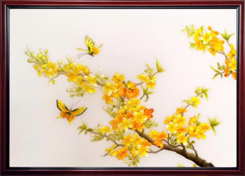 Tranh thuê hoa mai rực rỡ