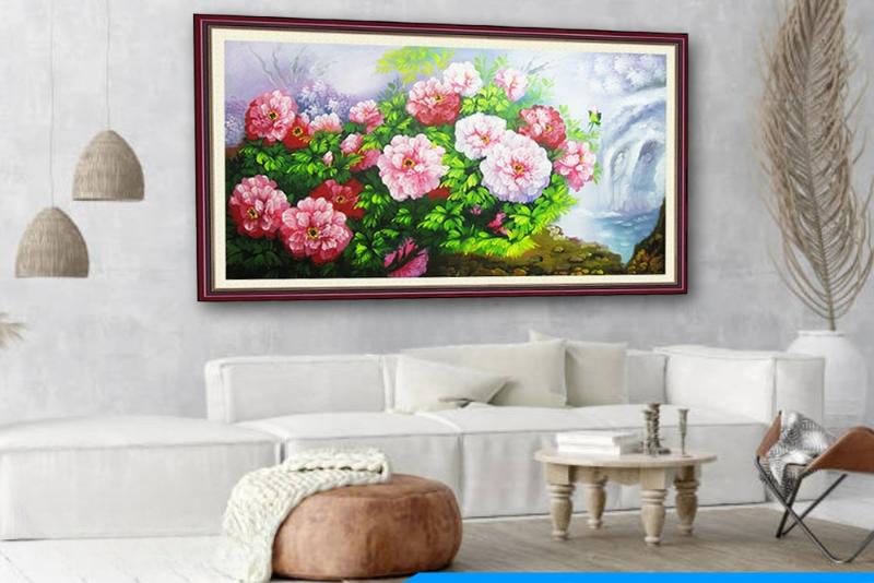 Tranh hoa mẫu đơn phòng khách là lựa chọn ưa chuộng, mang lại phú quý