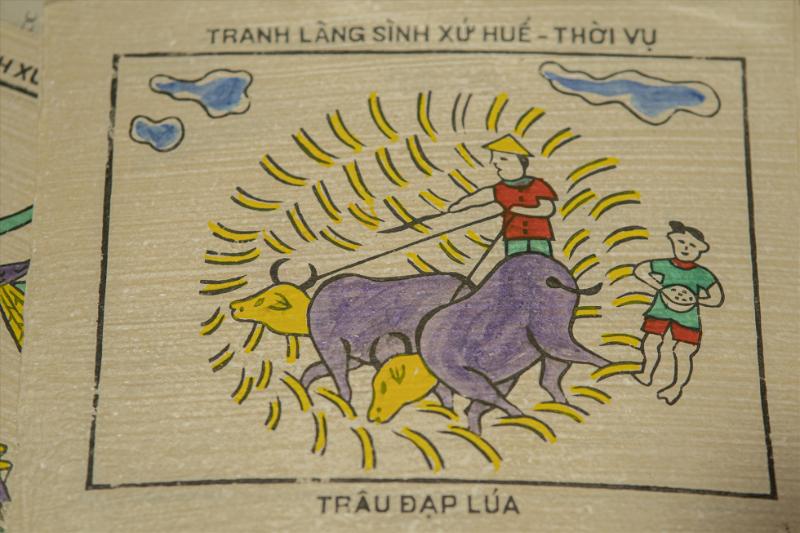 Bức tranh làng Sình “Trâu đạp lúa” – tác phẩm dân gian xứ Huế tái hiện cảnh lao động nông nghiệp truyền thống