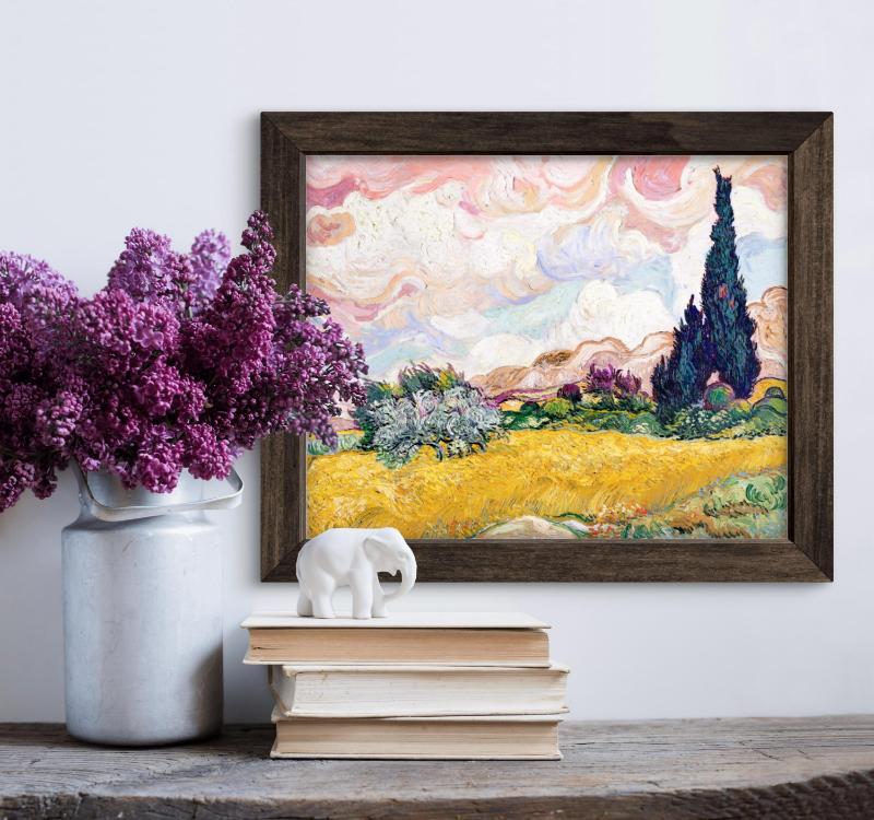 Bức tranh của Van Gogh được đặt trong một không gian nội thất, làm nổi bật sự kết hợp giữa nghệ thuật và phong thủy