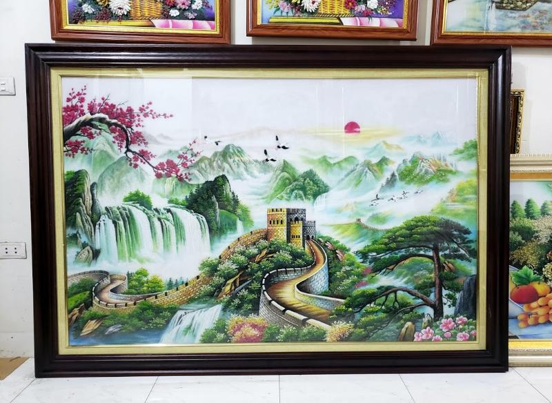 Bức tranh Vạn Lý Trường Thành với hình ảnh hùng vĩ, uốn lượn qua núi non, mang đến sự trường tồn và thịnh vượng