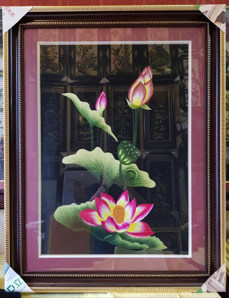Bức tranh thêu tay hoa Sen