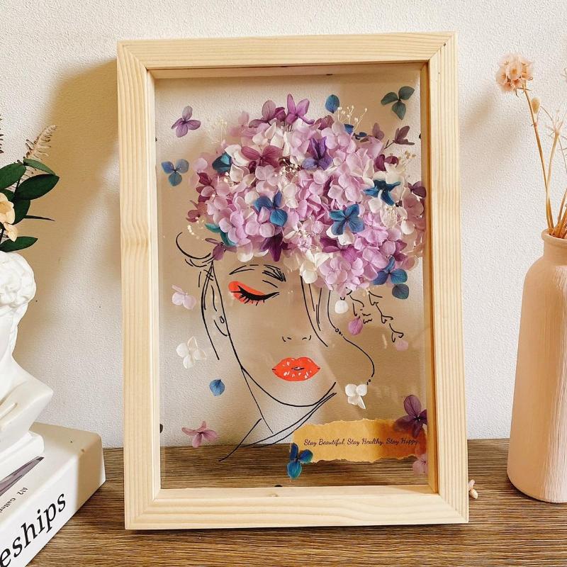 Tranh hoa khô là sự kết hợp tinh tế giữa vẻ đẹp thiên nhiên và sáng tạo của con người