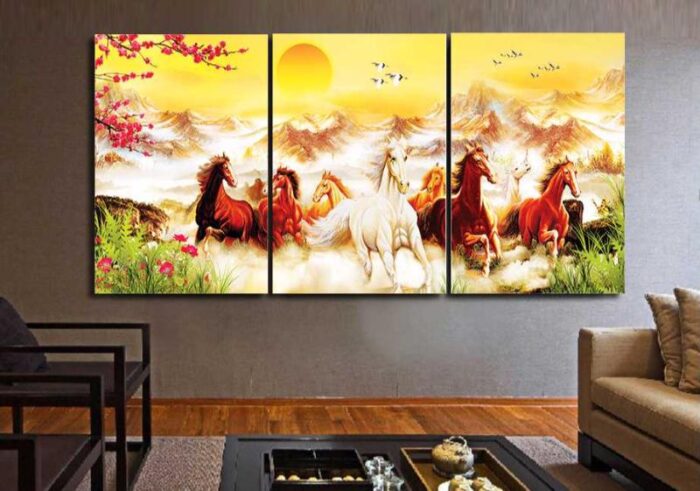 Tranh Bát Mã trên nền hoàng hôn/ bình minh