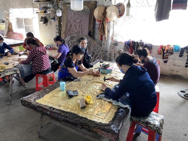 TOP 30+ mẫu tranh đồng đẹp, độc đáo, ấn tượng và ý nghĩa 2025 3 Quy trình làm tranh đồng