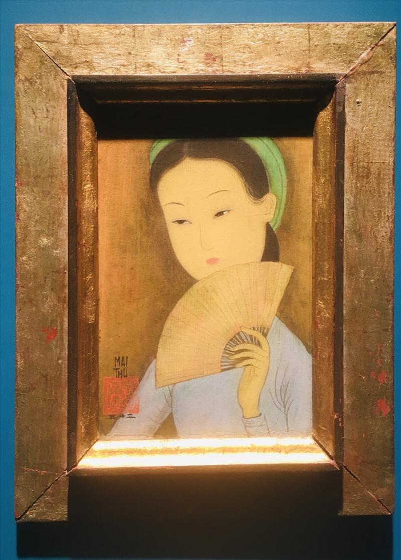 Thiếu Nữ Cầm Quạt