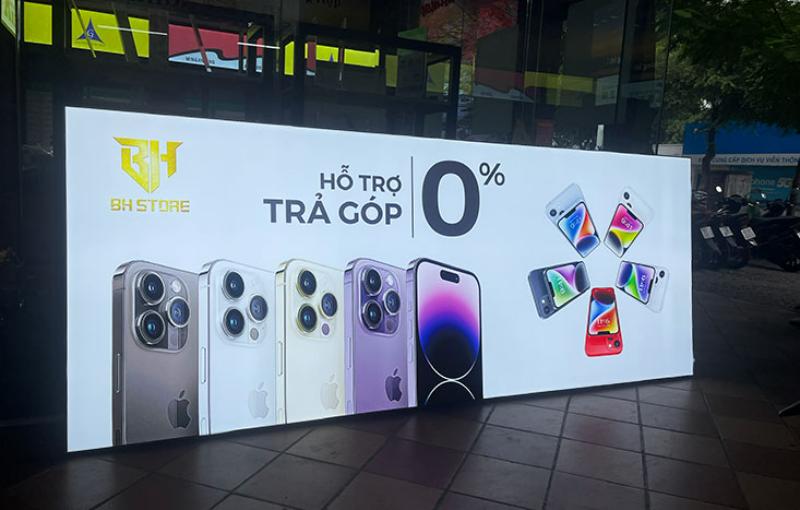 Tranh điện treo tường full viền với thiết kế liền mạch, chuyên nghiệp, thường được dùng trong các chiến dịch quảng cáo, ưu đãi sản phẩm
