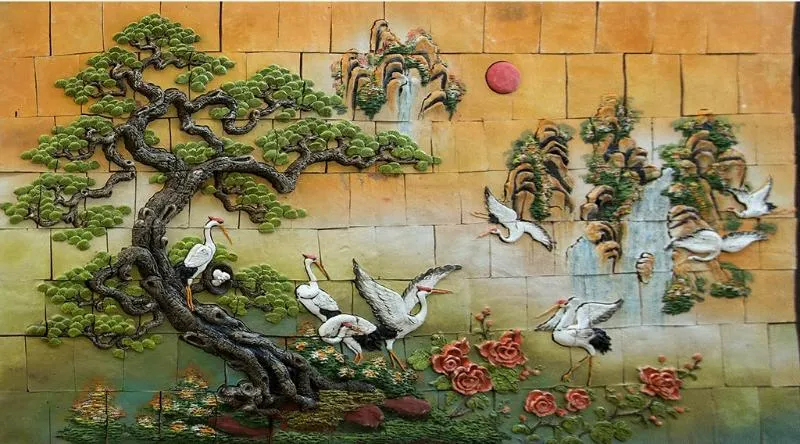 Tranh Tùng Hạc Diên Niên bằng gốm với vẻ đẹp tinh xảo, cổ kính