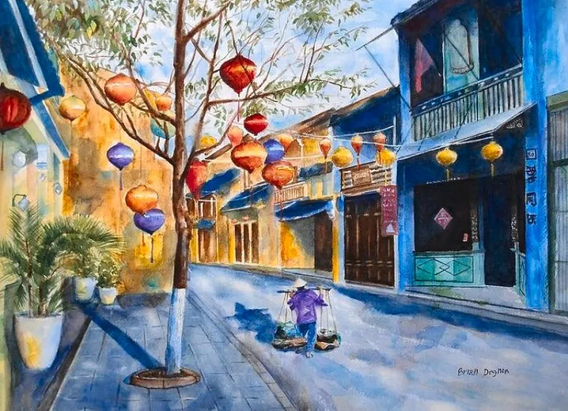 Bức tranh màu nước tinh tế, mô tả một con phố Hội An vắng người với ánh nắng nhẹ nhàng, phù hợp để thể hiện vẻ đẹp thơ mộng