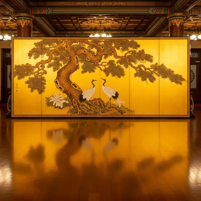 Tranh thờ hạc dưới gốc tùng vàng rực