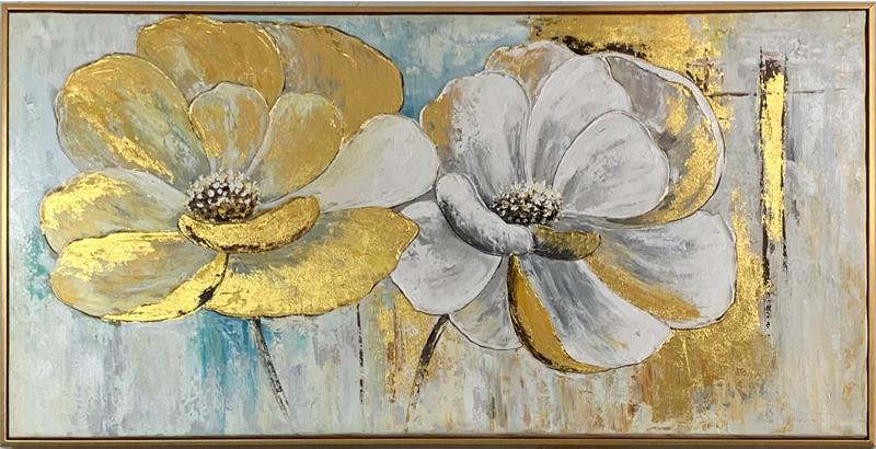 Tranh hoa hồng dát vàng tạo nên không gian sang trọng và đẳng cấp