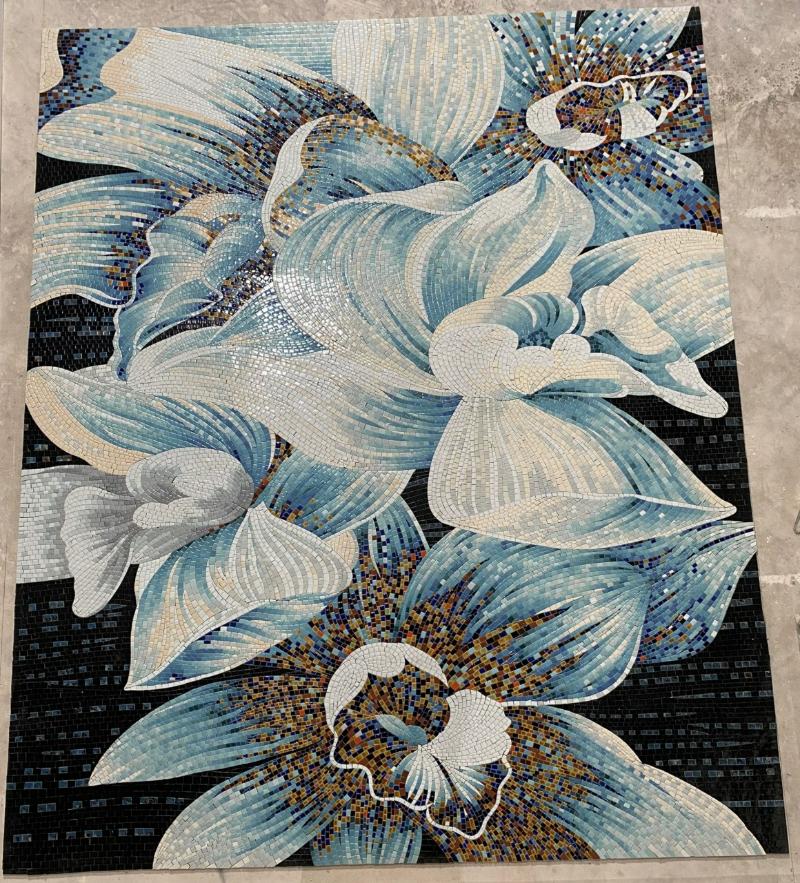 Tranh mosaic kết hợp chất liệu tạo chiều sâu, độ tương phản và hiệu ứng ánh sáng phong phú