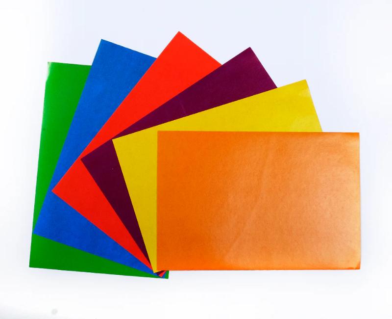 Giấy màu truyền thống có màu sắc tươi sáng, nhẹ nhàng dễ tạo nếp