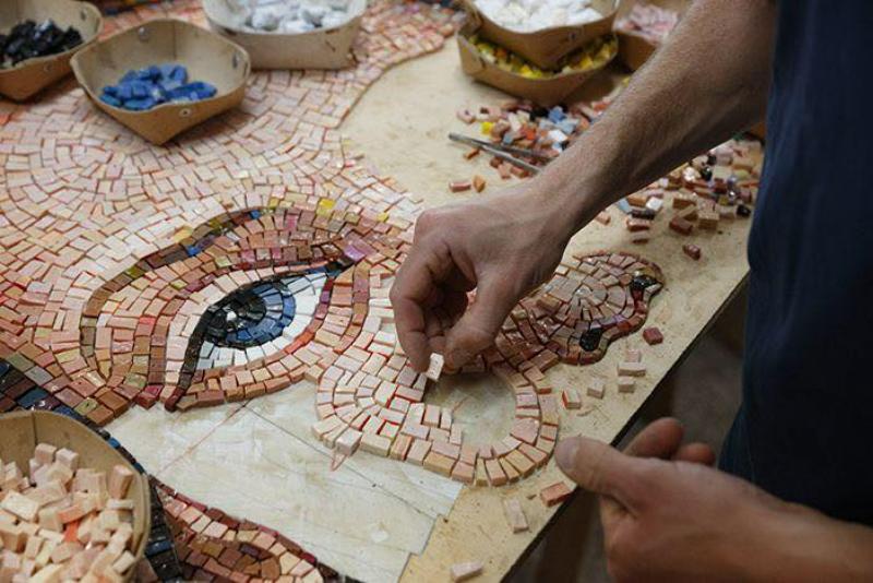 Lắp ghép và gắn kết mosaic theo bản thiết kế