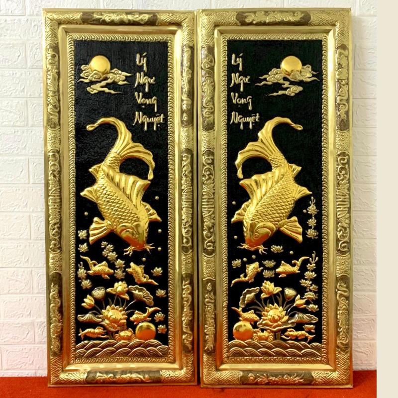 Bộ đôi tranh dát vàng "Lý Ngư Vọng Nguyệt" mang ý nghĩa của sự thanh cao, bình an và hướng đến đời sống viên mãn