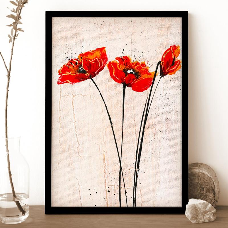 Vệ sinh tranh canvas bằng chổi lông nhẹ phủi bụi để giữ độ bền của tranh