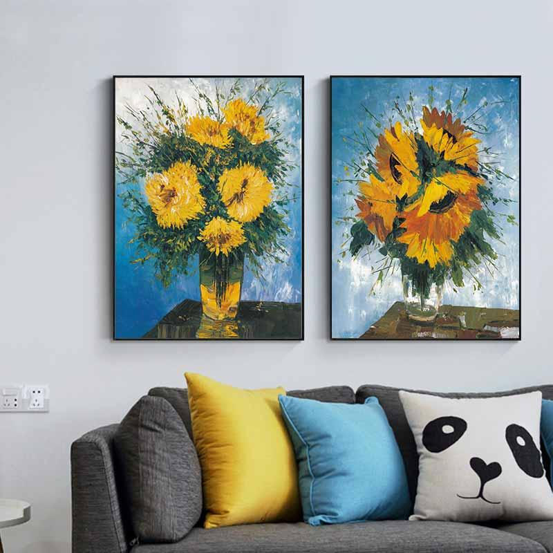 Bộ đôi tranh hoa cúc vàng treo tường giúp bừng sáng không gian phòng khách 