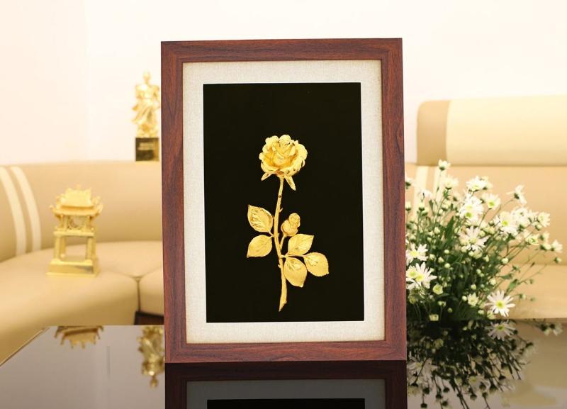 Tranh hoa hồng dát vàng