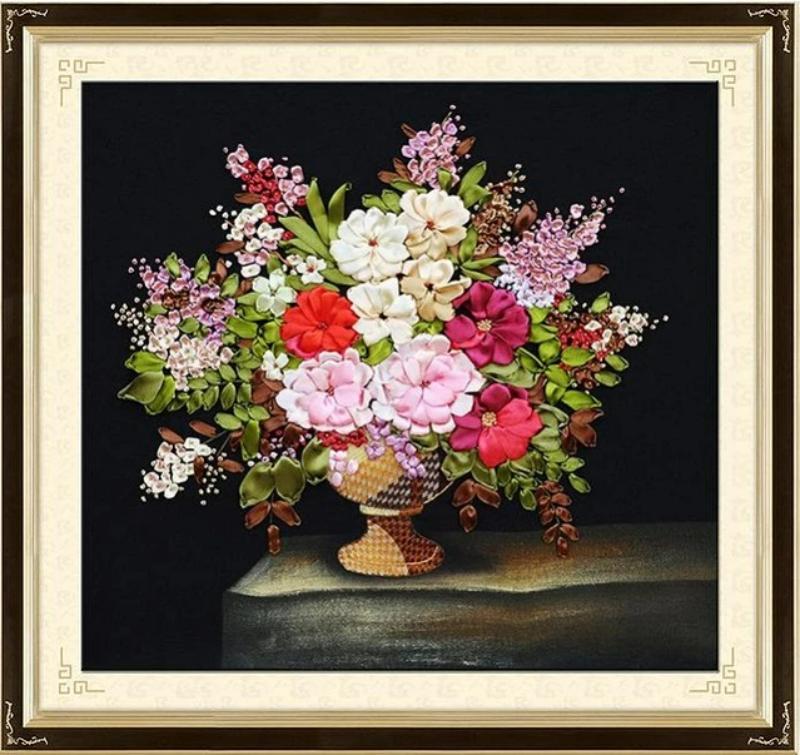 Theo phong thủy, tranh hoa hồng giúp gia chủ và các thành viên trong gia đình vui tươi, phấn khởi và thoải mái hơn