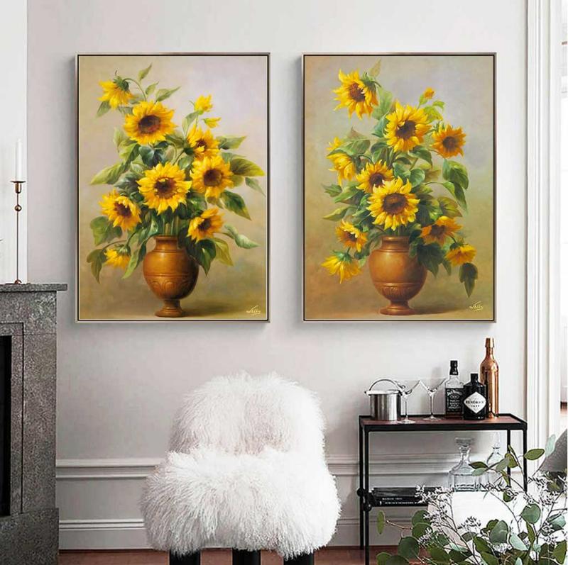 Tranh hoa hướng dương treo trong phòng khách giúp tăng cường tinh thần sáng tạo