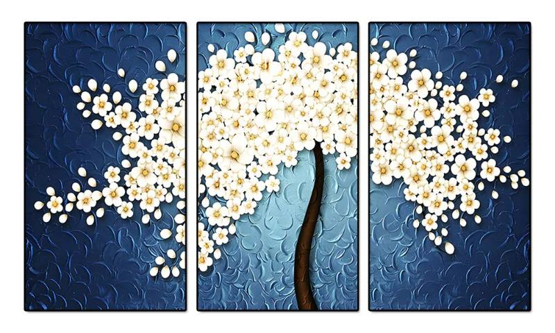 Tranh hoa mai trắng tượng trưng cho vẻ đẹp thuần khiết và hy vọng mới