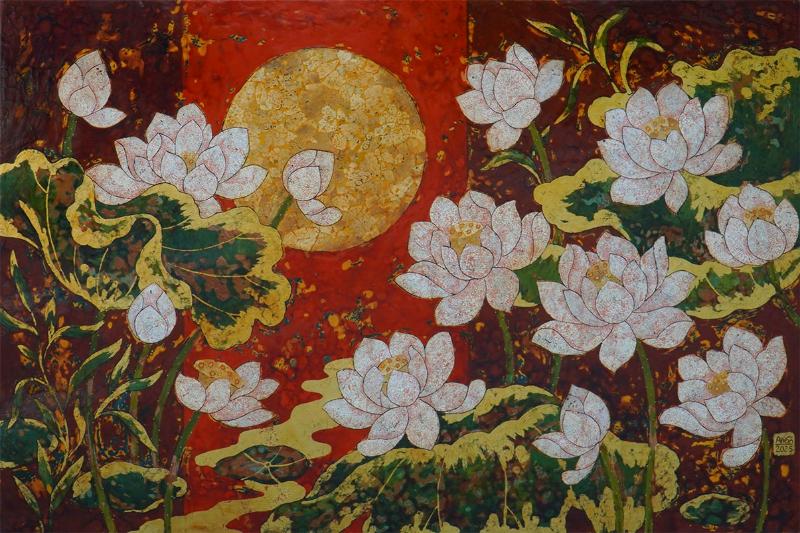 Tranh nghệ thuật sơn mài sen dưới trăng, kết hợp tinh hoa truyền thống và vật liệu quý như vàng, bạc