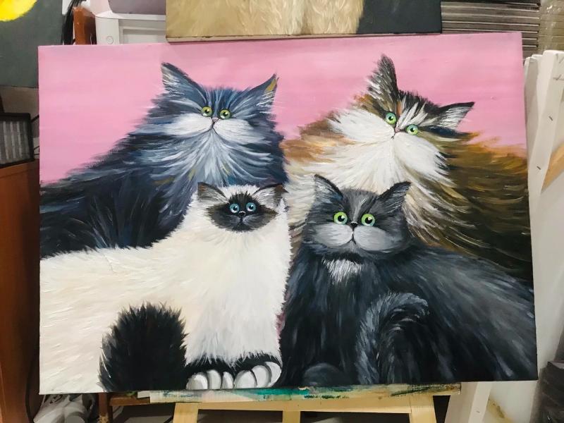 Tranh sơn dầu con mèo miêu tả bốn chú mèo với bộ lông xù, ánh mắt long lanh và đầy biểu cảm