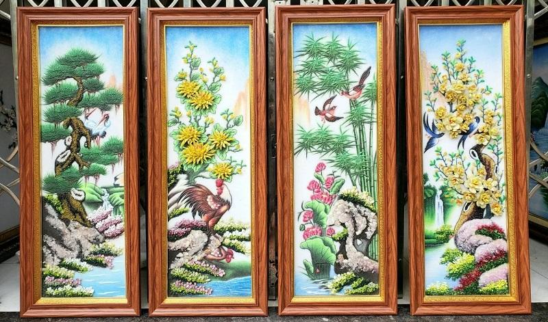 Tranh Tứ Quý Đào - Trúc - Cúc - Mai bố cục phong cảnh hài hòa, tượng trưng cho sự luân chuyển may mắn