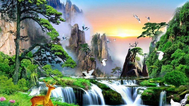 Tranh phong cảnh thiên nhiên sơn thủy hữu tình với thác nước trắng xóa, núi non hùng vĩ và rừng cây xanh mát. Đàn chim bay lượn giữa không trung cùng chú hươu vàng bên suối tạo nên khung cảnh bình yên, tràn đầy sinh khí. Bức tranh mang ý nghĩa phong thủy về tài lộc, trường thọ và hòa hợp giữa con người với thiên nhiên.