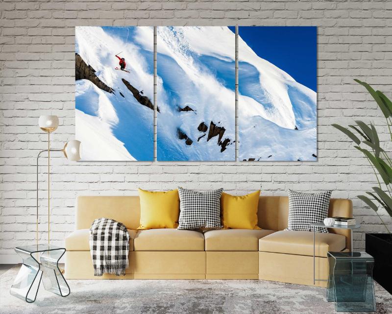 Tranh bộ 3 tấm với tông màu trắng – xanh, thể hiện sự năng động của môn thể thao trượt tuyết giữa thiên nhiên hùng vĩ