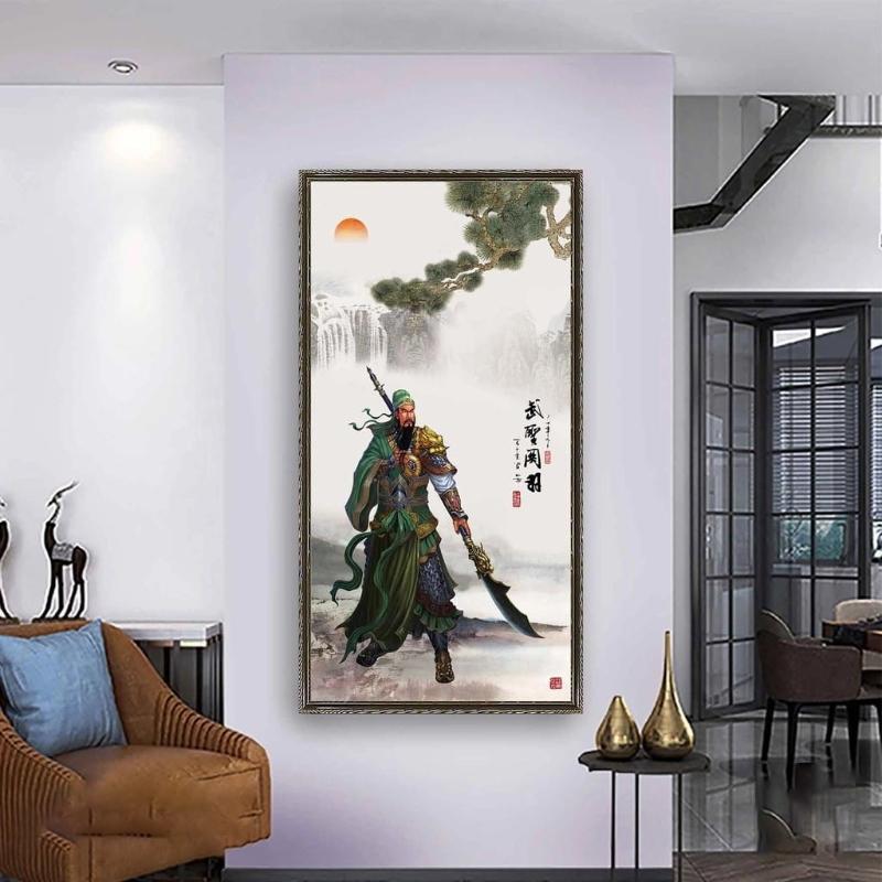 Tranh Quan Công tay cầm Thanh Long Yển Nguyệt Đao, đại diện cho sự bảo vệ, trấn áp tà khí và củng cố tinh thần gia chủ