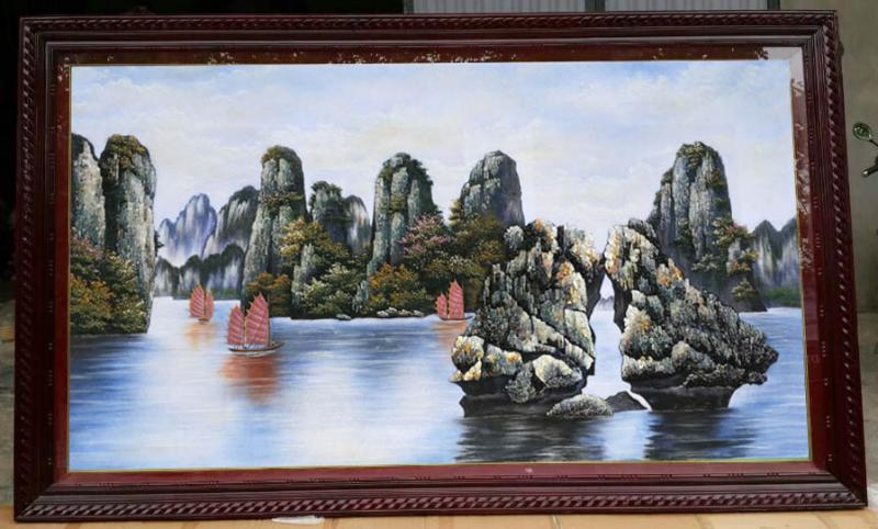 Tranh khổ lớn tái hiện vẻ đẹp kỳ vĩ, tranh Vẽ Vịnh Hạ Long kết hợp núi – nước – mây trời tạo thế tụ tài, hút vượng khí mạnh mẽ