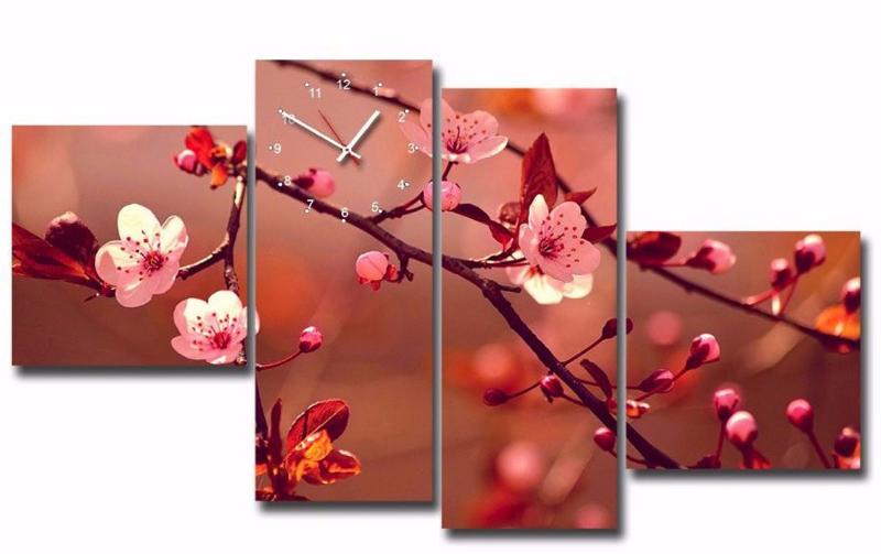 Đồng hồ kết hợp với tranh hoa đào bốn tấm màu hồng đỏ rực rỡ, thích hợp để trưng bày trong dịp Tết
