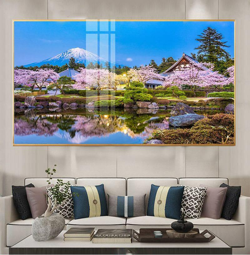 Tranh phong cảnh Núi Phú Sĩ: Ý nghĩa Phong Thủy & Tài Lộc 8 Tranh tranh phong cảnh núi phú sĩ tráng gương kết hợp yếu tố Sơn - Thủy, giúp cân bằng âm dương và tăng cường vận may