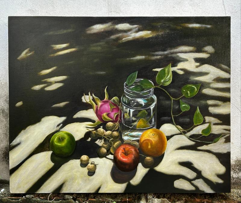 Tranh sơn dầu tĩnh vật nổi bật với khả năng thể hiện chất liệu và ánh sáng trên từng vật thể