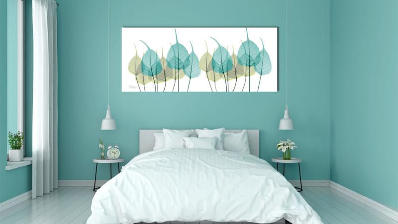 Tranh lá cây trừu tượng tông màu xanh ngọc nhẹ nhàng, mang lại cảm giác thư thái và tươi mới cho phòng ngủ