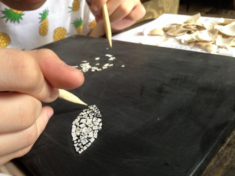 Hướng dẫn cách làm tranh sơn mài bằng vỏ trứng đơn giản 2 Tranh sơn mài vỏ trứng là gì?